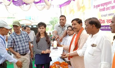 एकीकृत शा. उ. मा. वि. मेघावी क्षात्र सम्मान समारोह कार्यक्रम में राज्य मंत्री सुरेश रांठखेडा ने क्षात्रों का किया सम्मान।