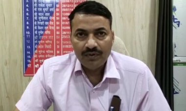 बिजली विभाग कार्यालय में कार्यरत हेल्पर रवि कुमार को 11000 रुपए की रिश्वत के साथ रंगे हाथों पकड़ा