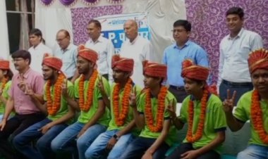 इंजीनियर्स पॉइंट स्कूल खैरथल के बच्चों का IIT सलेक्शन पर निकला विजयी जुलूस