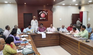 डीएम की अध्यक्षता में प्रधानमंत्री फसल बीमा एवं किसान क्रेडिट कार्ड योजना की समीक्षा बैठक हुई आयोजित।