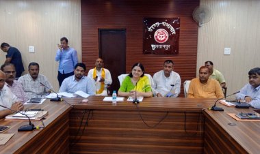 मा0 सांसद की अध्यक्षता में विकास कार्यक्रमों की समीक्षा बैठक हुई आयोजित।