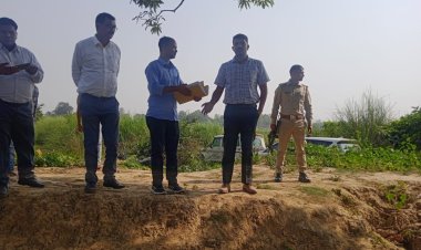 मुख्य विकास अधिकारी द्वारा ग्राम पंचायत गुदरा, विकास खण्ड करौंदीकला में अमृत सरोवर का किया गया निरीक्षण।
