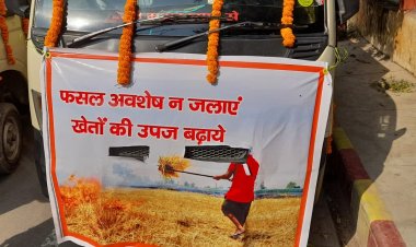फसल अवशेष जलाने से होने वाले दुष्परिणाम से कृषकों को जागरूक करने हेतु जिलाधिकारी द्वारा प्रचार-प्रसार वाहन को हरी झण्डी दिखाकर समस्त विकास खण्डों के लिये किया गया रवाना।