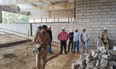 जिलाधिकारी द्वारा विकास खण्ड दूबेपुर में नव निर्माणाधीन राजकीय मेडिकल कालेज का किया गया आकस्मिक निरीक्षण।