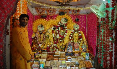 वैकुंठ चतुर्दशी को श्री जगन्नाथ जी महाराज की छप्पन भोग की झांकी सजाई