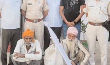 315 बोर अवैध देसी कट्टे और एक अर्ध निर्मित 12 बोर बंदूक एवं हथियार बनाने वाले उपकरणों सहित दो लोगों को गिरफ्तार किया