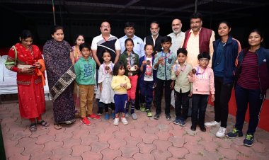 देवास जिला रोल बॉल टीम ने राज्य स्तरीय प्रतियोगिता मे बालिका वर्ग ने तीसरा स्थान तो  बालक वर्ग ने चौथा स्थान प्राप्त किया।