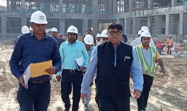 जिलाधिकारी द्वारा विकास खण्ड दूबेपुर में नव निर्माणाधीन राजकीय मेडिकल कालेज का किया गया आकस्मिक निरीक्षण।
