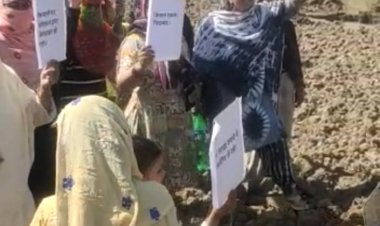 रसलपुर बाईपास स्थित प्रस्तावित ट्रांसपोर्ट नगर पर प्रशासनिक अमला जेसीबी लेकर पहुंचा ,महिलाओं ने किया विरोध प्रदर्शन।