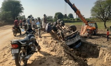 पीडब्ल्यूडी विभाग की अनदेखी के कारण निर्माणाधीन सड़क पर आए दिन हादसे हो रहे हैं
