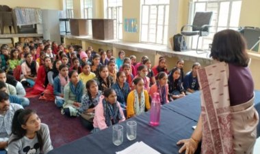 स्किल डेवलपमेंट कोर्स के अंतर्गत व्यक्तित्व विकास हेतु एक विशेष कार्यक्रम का आरम्भ किया