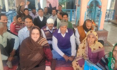न्यायिक कर्मचारियों ने दूसरे दिन भी धरना देकर किया प्रदर्शन