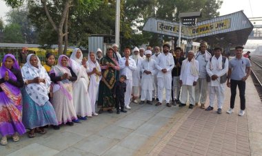 देवास जिले से दो दिवसीय दर्शनयात्रा के लिए भक्तों का जत्था रवाना