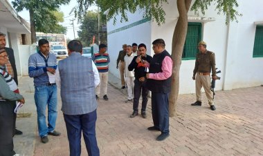 जिलाधिकारी द्वारा विशेष संक्षिप्त पुनरीक्षण अभियान के तहत पंचायत भवन अंगनाकोल, वि.ख.कूड़ेभार मतदेय स्थल का किया गया निरीक्षण।