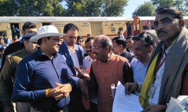 राजगढ़ स्टेशन पर ट्रेन ठहराव व प्लेटफार्म पर कोच डिस्प्ले लगाने की करी मांग