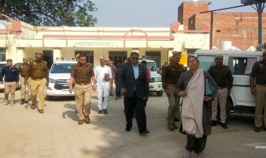 जिलाधिकारी व पुलिस अधीक्षक द्वारा नगर निकाय चुनाव को शांतिपूर्ण, पारदर्शी एवं निष्पक्ष रूप से सम्पन्न कराये जाने हेतु बूथ व स्ट्रांग रूम का निरीक्षण कर व्यवस्थाओं का लिया गया जायजा।