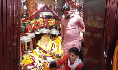अलवर के विख्यात दर्शनीय स्थल पाण्डुपोल महाराज के दर्शन करने के लिए गये