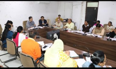 देवास जिले में महिला बाल विकास विभाग द्वारा संचालित विभिन्न योजनाओं की समीक्षा बैठक कलेक्टर श्री गुप्ता की अध्यक्षता में हुई आयोजित।