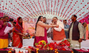 भूतपूर्व प्रधानमंत्री श्री अटल बिहारी बाजपेयी जी के जन्मदिन के अवसर पर सड़क एवम बी0सी0 कक्ष का किए गए उद्घाटन।