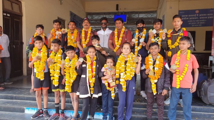 राष्ट्रीय स्तरीय रोलर बास्केटबॉल और स्पीड स्केटिंग में मध्य प्रदेश टीम ने मोहाली पंजाब में गोल्ड मेडल जीता।