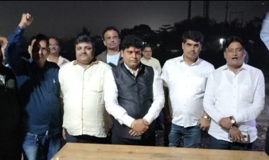 दीवा में उत्तर भारतीयों ने केक काटकर मनाया नए साल का जश्न