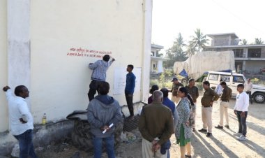 देवास में निर्मला वेयरहाउस राजोदा पर लगभग 11 लाख रूपये डायवर्जन बकाया होने पर की गई कुर्की की कार्रवाई