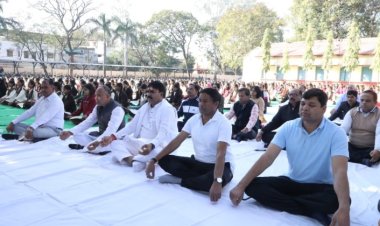 देवास जिले में युवा दिवस सामूहिक सूर्य नमस्कार का जिला स्तरीय कार्यक्रम उत्कृष्ट स्कूल देवास में हुआ आयोजित