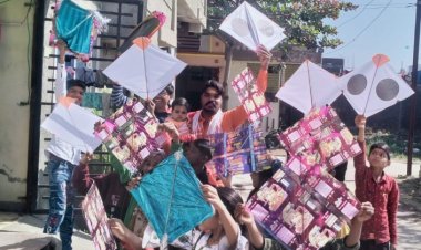 बच्चों को पतंग व मिठाई बांटकर मनाया मकर सक्रांति पर्व