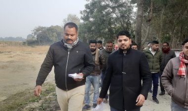 मुख्य विकास अधिकारी द्वारा अमृत सरोवर इटकौली ब्लाक कूरेभार व प्राथमिक विद्यालय डीहढग्गूपुर में मनरेगा योजनान्तर्गत निर्माणाधीन बाउण्ड्रीवाल का किया गया आकस्मिक निरीक्षण।