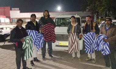 शिवसेना ने जरूरतमंद लोगों को किया कंबल का वितरण