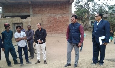 जिला सीईओ पीएम आवास का औचक निरीक्षण करने पहुंचा कोलमी