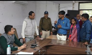 जिले में जनसुनवाई में आवेदकों ने कलेक्टर श्री गुप्ता को बताई अपनी समस्याएं