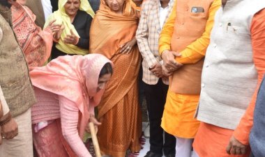 विधायक श्रीमती गायत्रीराजे पवार ने 22 करोड़ 54 लाख रुपए की लागत की 04 सड़कों का किया भूमिपूजन