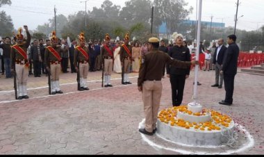 कलेक्टर श्री गुप्ता ने कलेक्टर कार्यालय, प्राधिकरण एवं जिला सहकारी केन्द्रीय बैंक में किया ध्वजारोहण