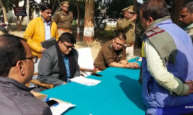 डीएम व एसपी द्वारा थाना समाधान दिवस पर सुनी गयी जन समस्याएं।
