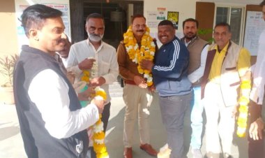 पदोन्नत होने पर कोतवाली टीआई श्री परमार का नसुस ने किया सम्मान