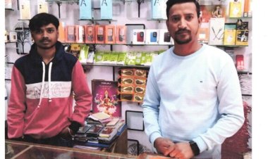देवास जिले के श्री केदार मुख्यमंत्री उद्यम क्रांति योजना का लाभ लेकर मोबाईल रिपेयरिंग सेन्टर का कर रहे है संचालन, 03 अन्य व्यक्तियों को भी दे रहे है रोजगार
