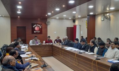 जिलाधिकारी की अध्यक्षता में विकास कार्यों एवं 50 लाख से अधिक लागत से निर्माणाधीन परियोजनाओं की प्रगति की समीक्षा बैठक हुई आयोजित।