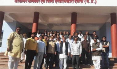 मनरेगा योजना अंतर्गत मॉनिटरिंग सिस्टम (एनएमएमएस) के विरोध में सरपंच संघ ने सौंपा ज्ञापन