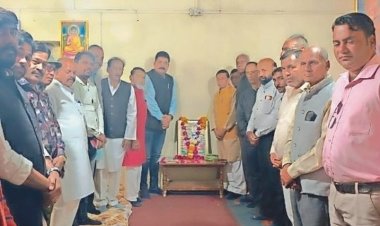 देवास कांग्रेस कार्यालय में मनाई संत गुरु रविदासजी जयंती
