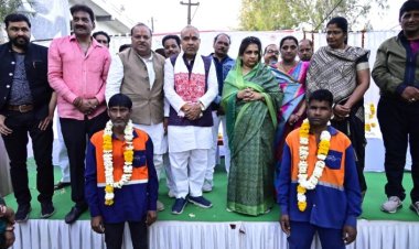 देवास जिले में विकास यात्रा देवास शहर में विजय नगर, सोनकच्छ में ग्राम रोलुपिपल्या, हाटपीपल्या में विजय नगर, बागली में बैहरी और खातेगांव में अजनास से हुई शुरू