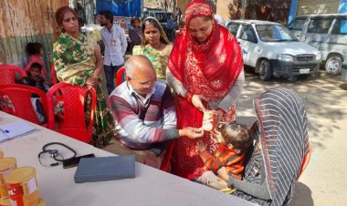 देवास जिले में सोनकच्छ विधानसभा क्षेत्र में विकास यात्राओं में सेम (कुपोषित) बच्चों को अनुकरणीय पहल करते हुए दिया जा रहा प्रोटिनेक्स पाउडर