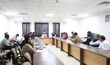 शिवपुरी: संभागायुक्त ने मेडिकल कॉलेज में व्यवस्थाओं को लेकर की बैठक।