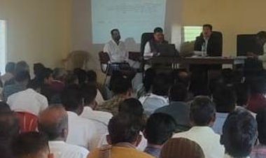 कलेक्टर श्री गुप्ता ने जनपद पंचायत टोंकखुर्द के खंडस्तरीय अधिकारियों की ली समीक्षा बैठक