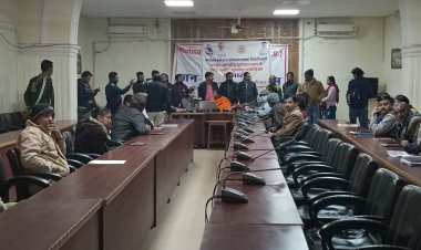 शिवपुरी: पीएम आवास योजना में लापरवाही पर 13 रोजगार सहायकों को जिला पंचायत सीईओ ने थमाया नोटिस।