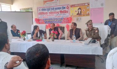 रक्तदानियों ने स्वैच्छिक रूप से किया रक्तदान।