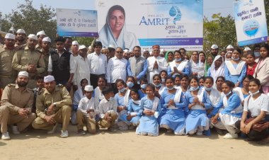 अमृत महोत्सव के अंतर्गत सीताकुंड घाट पर 'स्वच्छ जल स्वच्छ मनुष्य' कार्यक्रम का हुआ आयोजन।