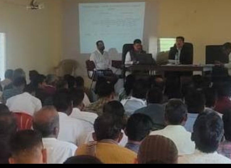 कलेक्‍टर श्री गुप्‍ता ने जनपद पंचायत टोंकखुर्द के खंडस्तरीय अधिकारियों की ली समीक्षा बैठक