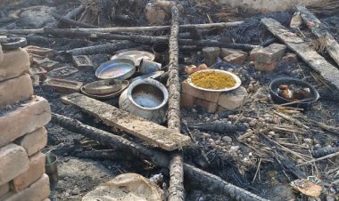 तहसील -कादीपुर के "ग्रामपंचायत -बांगरखुर्द की निषादबस्ती में" तीन छप्पर हुए जलकर  राख।