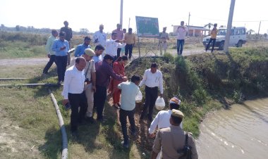 जिलाधिकारी महोदया द्वारा प्रधानमंत्री मत्स्य सम्पदा योजनान्तर्गत संचालित मत्स्य पालन तालाब, तहसील कादीपुर का किया गया निरीक्षण।